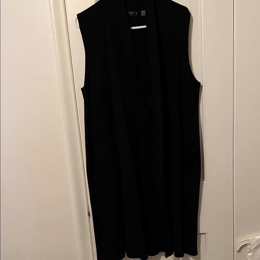 Tahari Black Sleeveless Sweater Vest